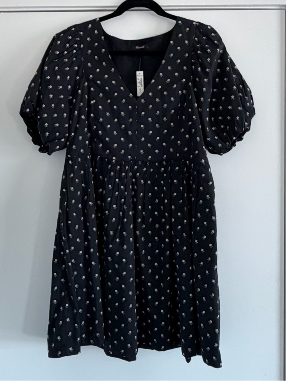 NWT Madewell Black V-Neck
Puff Sleeve Mini Dress with mini floral size M - Picture 2 of 16